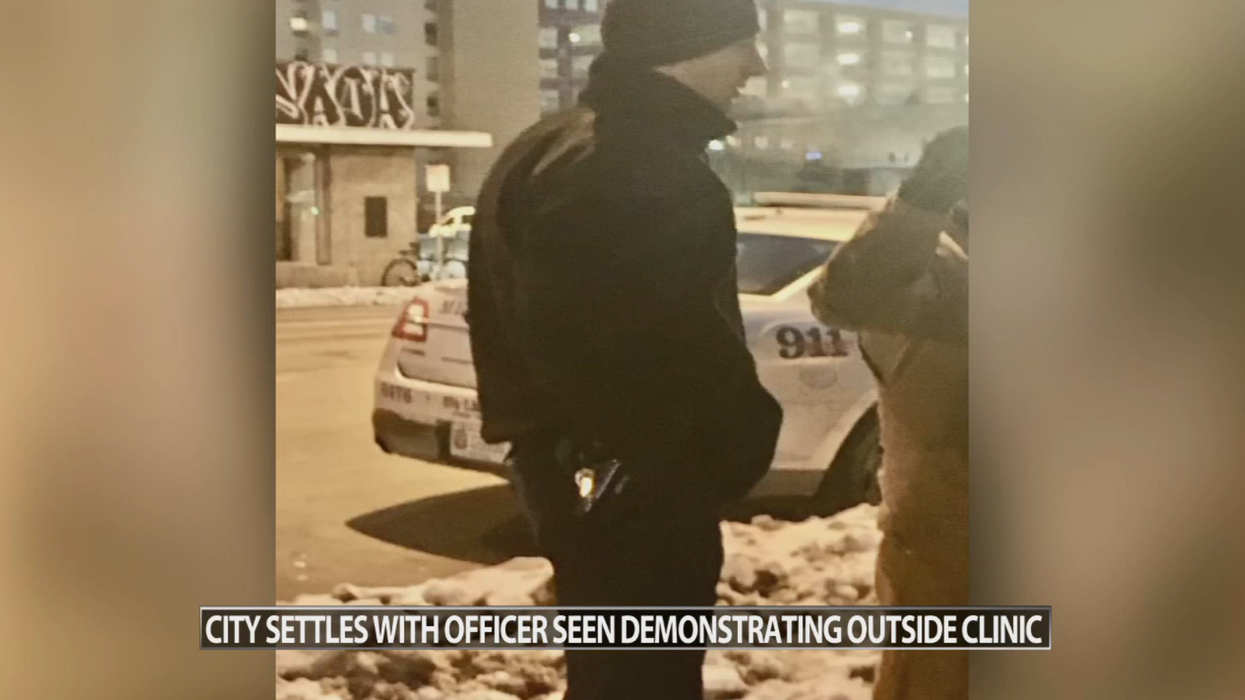 Pro-life cop wins settlement after being suspended for praying at abortion clinic
