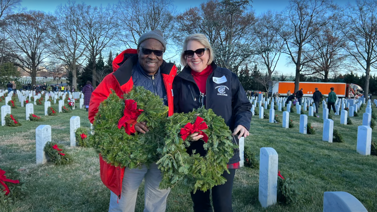 Heartwarming: Supreme Court Justice Clarence Thomas participates in wreath laying at Arlington National Cemetery