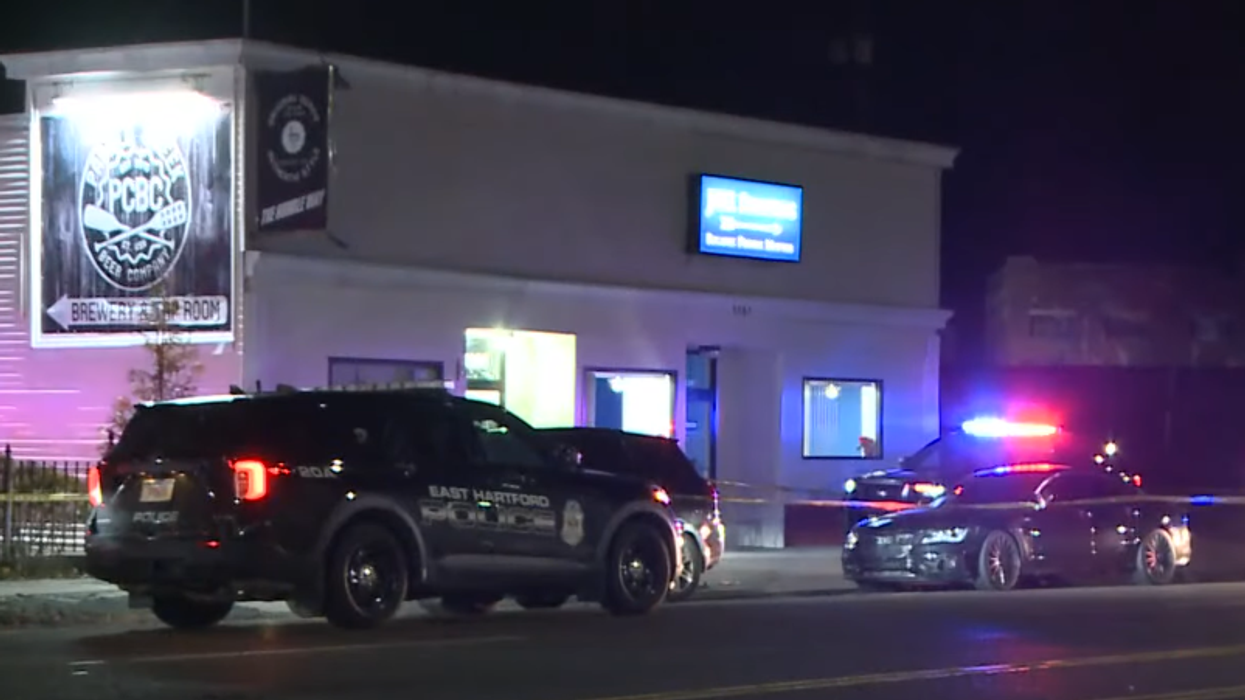 Armed robbers target Connecticut clothing store, clerk packing 2 guns sends would-be thief home in a body bag