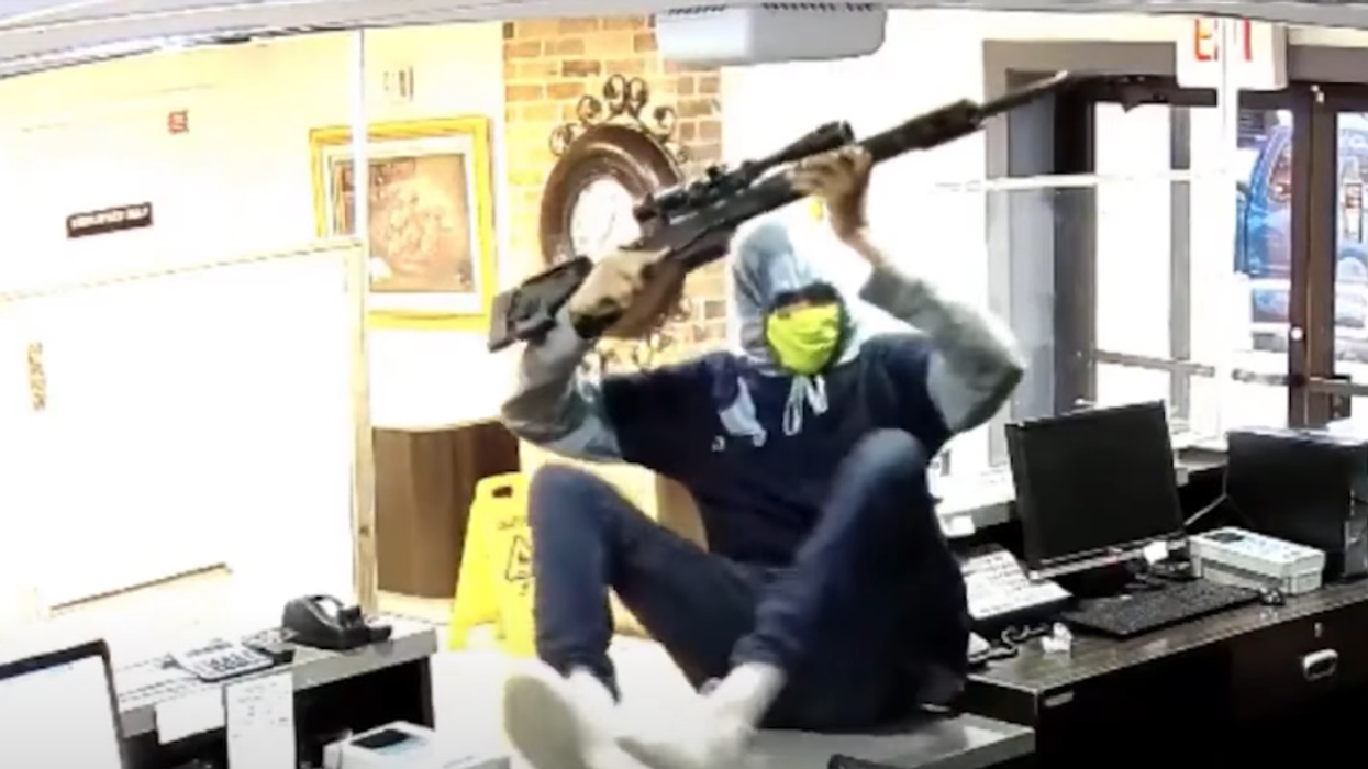 Watch how fast this armed robber hightails it out of a Houston hotel when a clerk pulls out her own gun