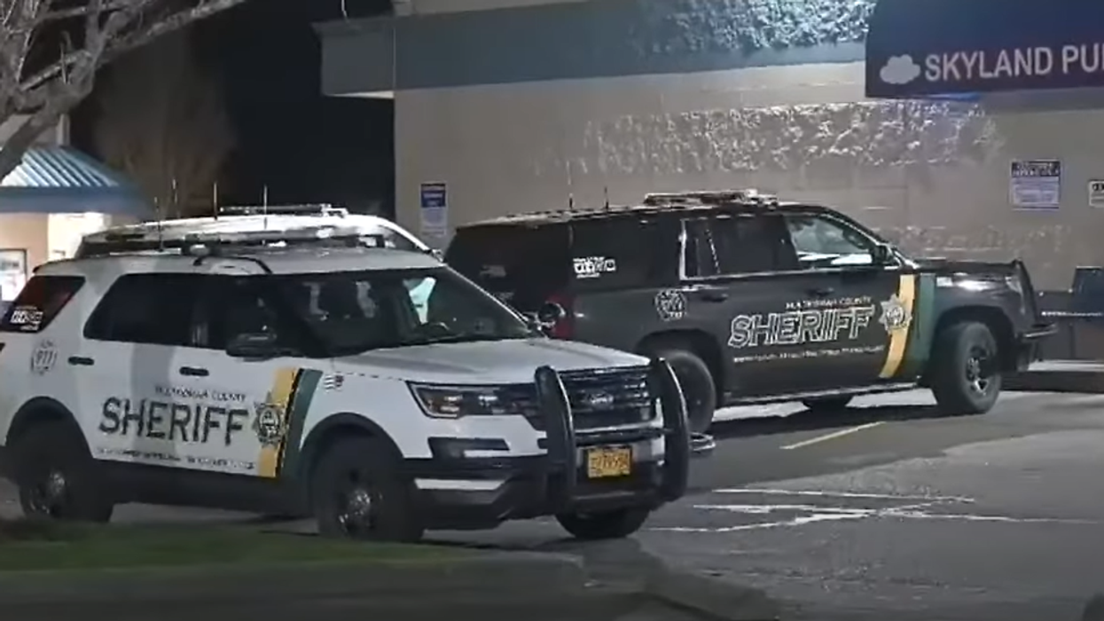 Drunk man armed with a shotgun walks into a bar, patrons disarm man by smashing him in the face with his own gun: Police