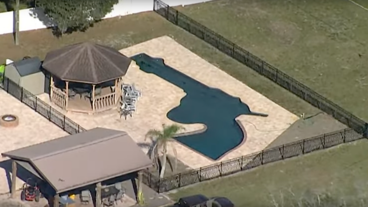 Florida couple makes waves as six-shooter-shaped swimming pool photos resurface
