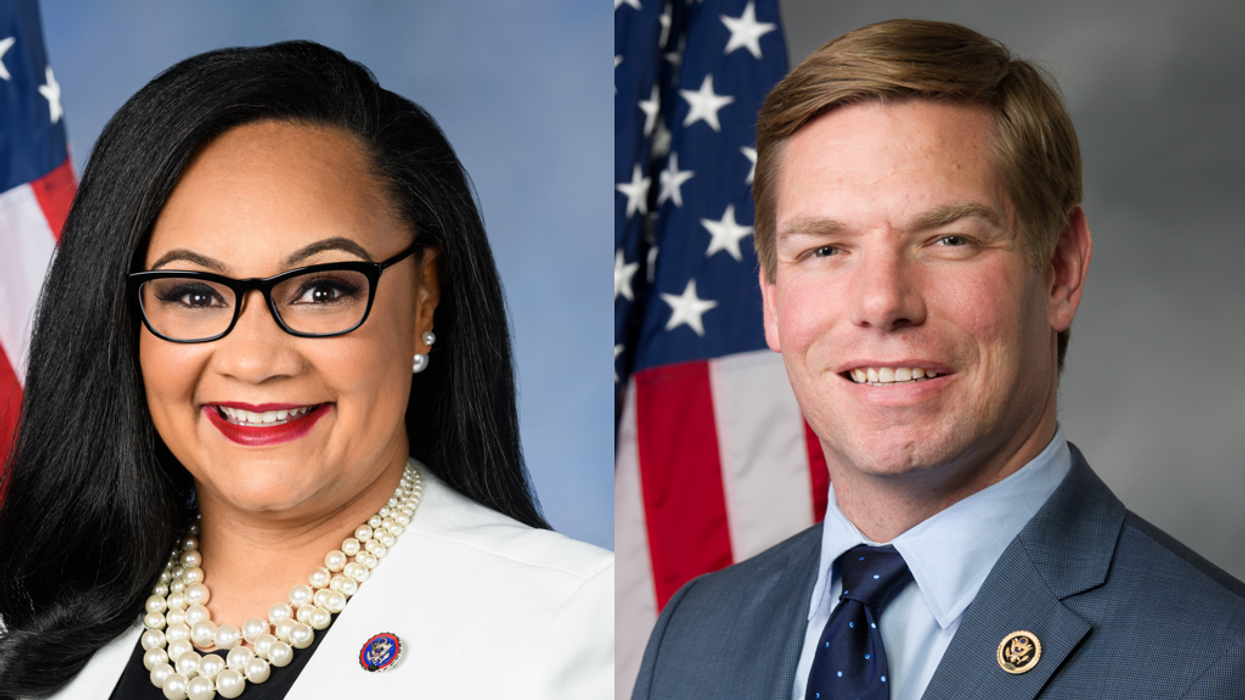 Democrats push bill to ban Trump and others from US Capitol