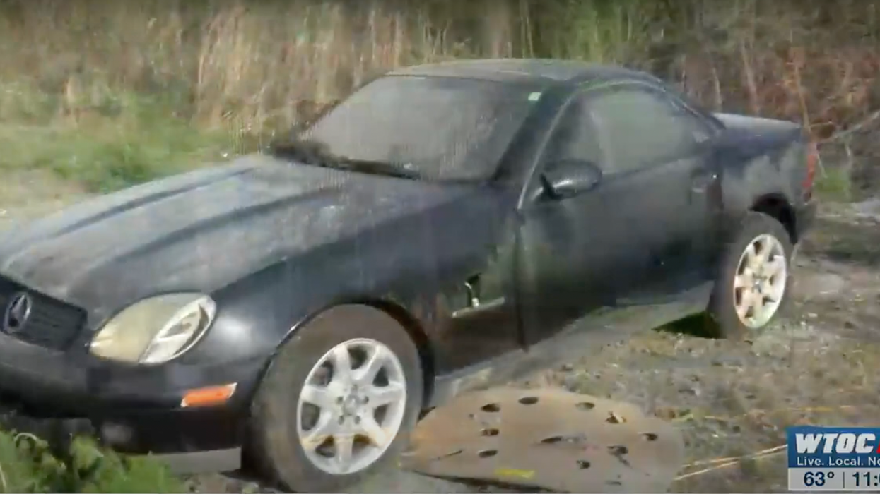 Vehicle falls on man, killing him while he tried to steal part, police believe