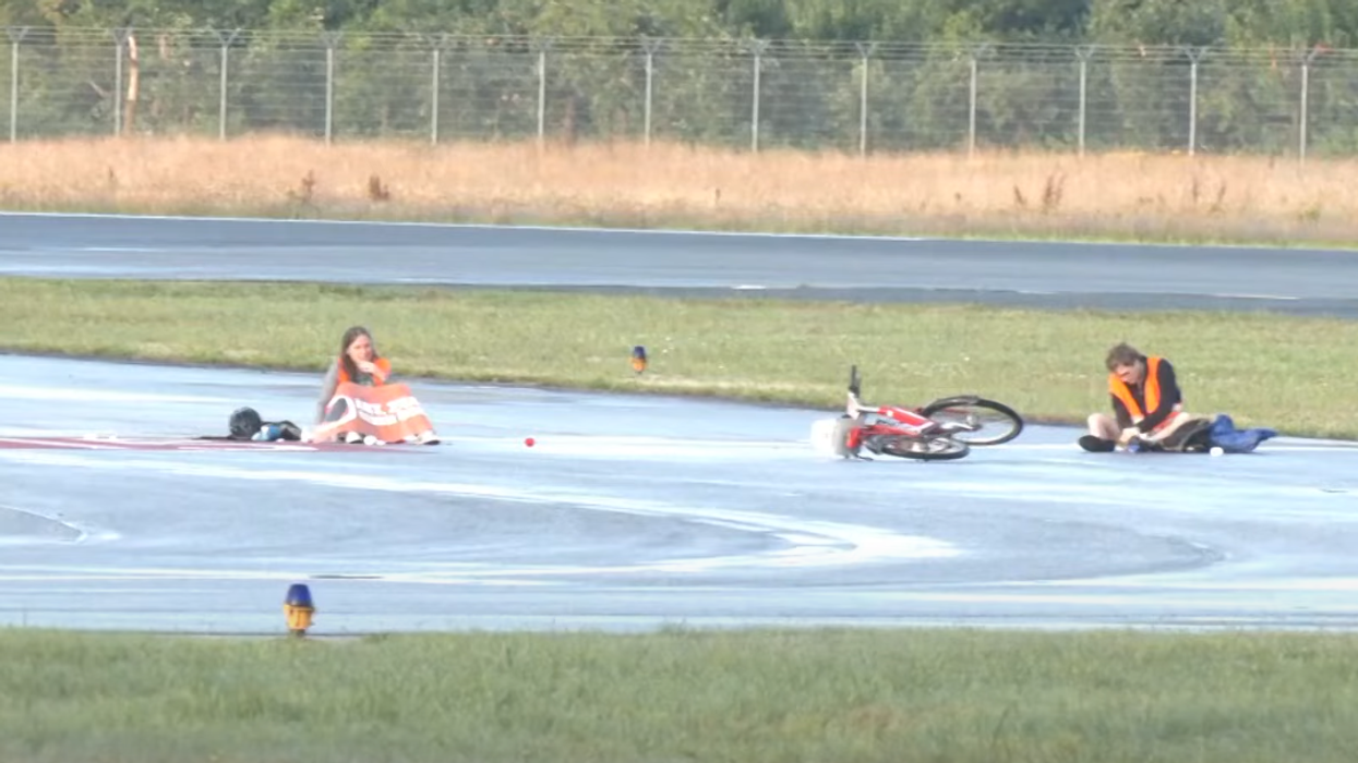 Climate change extremists glue themselves to German airport runways, cause travel turmoil