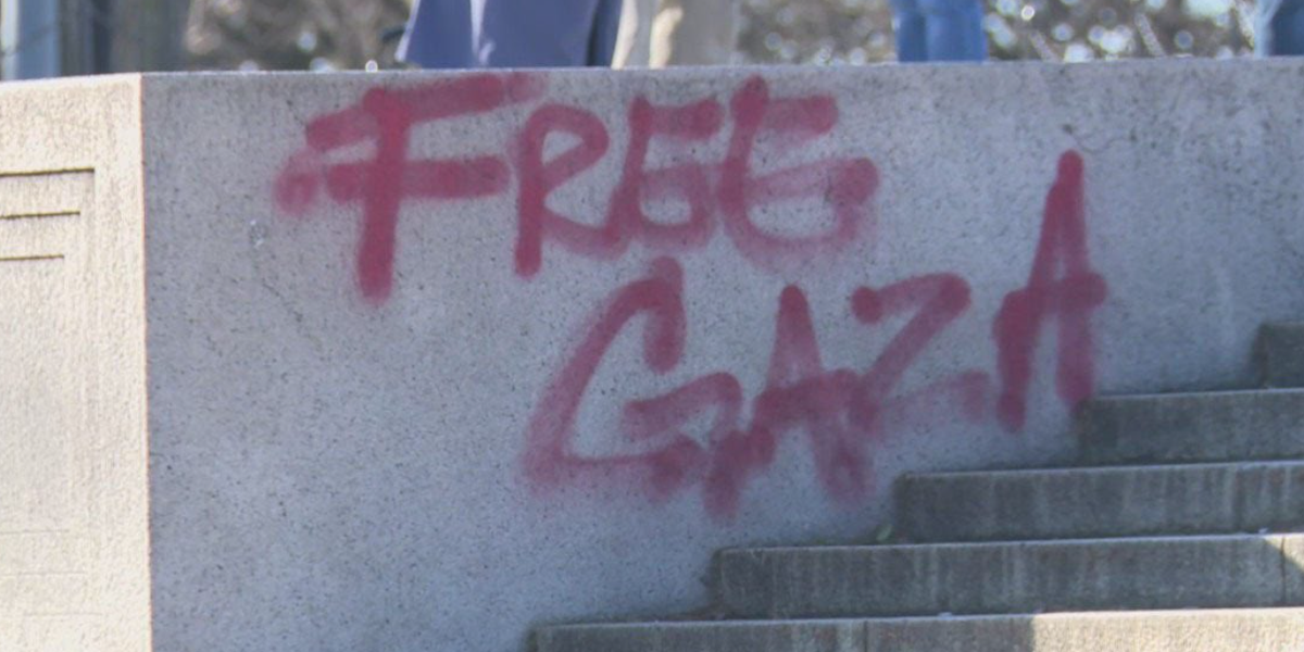NextImg:Lincoln Memorial vandalized with pro-Palestine graffiti and red paint | Blaze Media