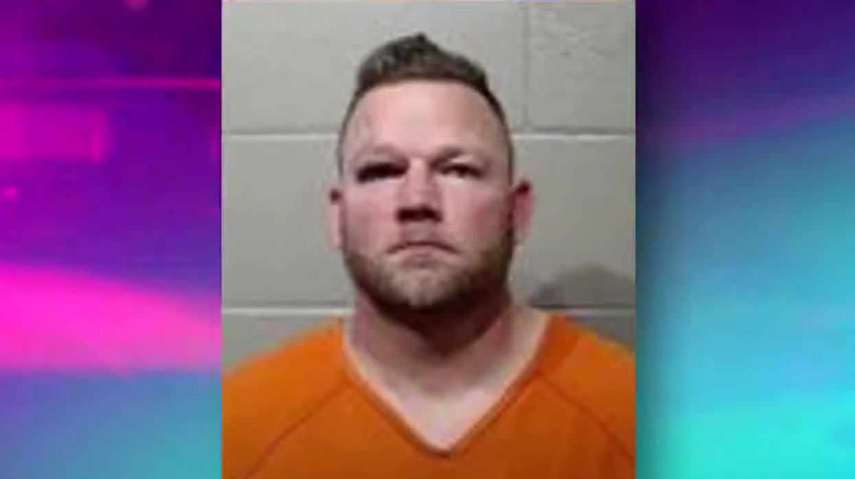 Oklahoma mother holds HIV-positive youth baseball coach at gunpoint after finding him raping her daughter: Report