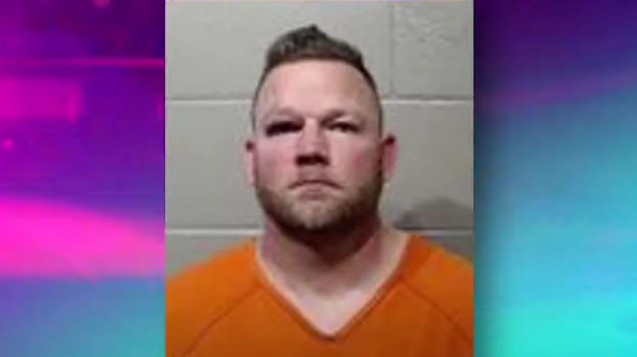 Oklahoma mother holds HIV-positive youth baseball coach at gunpoint after finding him raping her daughter: Report