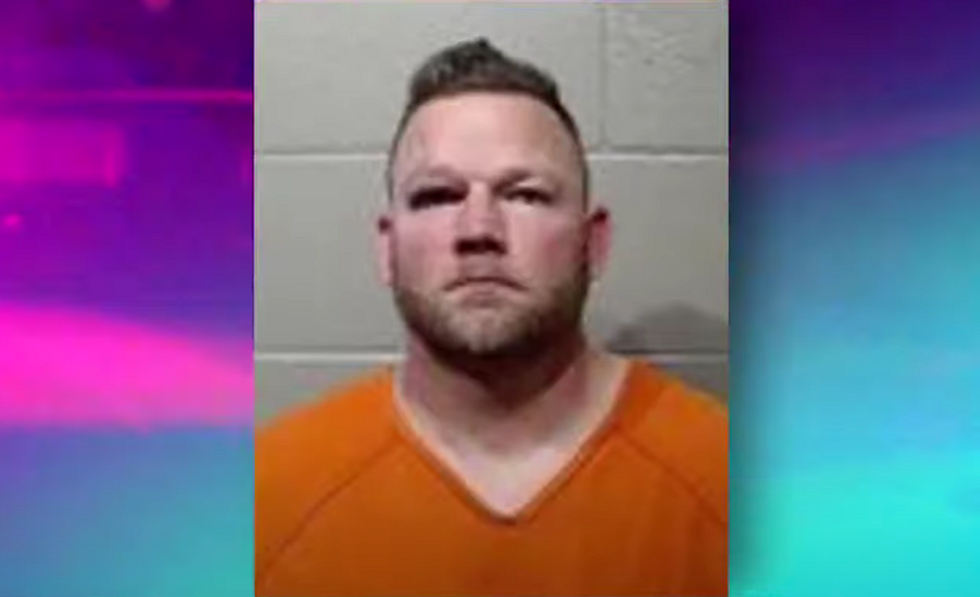 Oklahoma mother holds HIV-positive youth baseball coach at gunpoint after finding him raping her daughter: Report