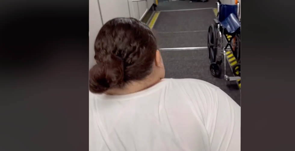 'Plus-size' travel TikToker says she almost fainted after an airport worker refused to push her in a wheelchair off the plane