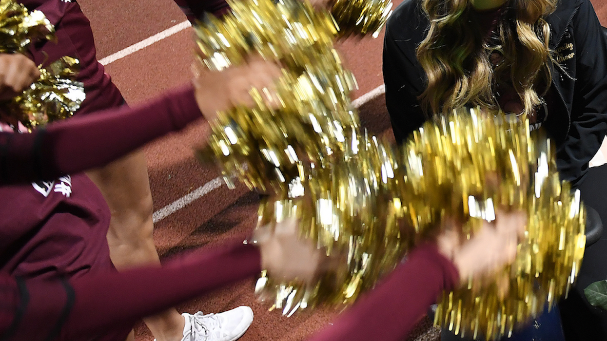 Texas middle school cheerleaders suffer burns on hands after coach's 'punishment'