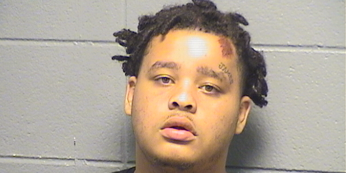Thugs rob teen of his iPhone, Nike sneakers; but boy’s family finds 1 suspect — and delivers painful payback: Cops Thugs rob teen of his iPhone, Nike sneakers; but boy’s family finds 1 suspect — and delivers painful payback: Cops