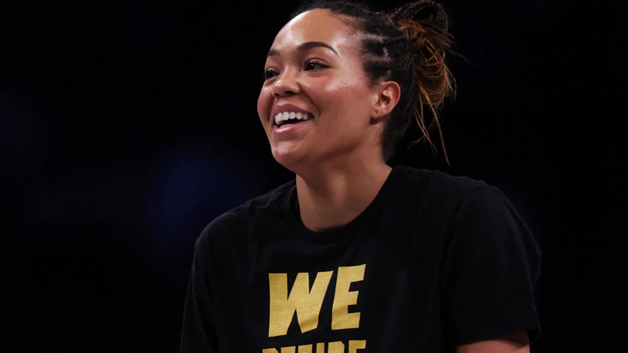 In honor of George Floyd, WNBA player gets on microphone and lectures entire crowd about racism