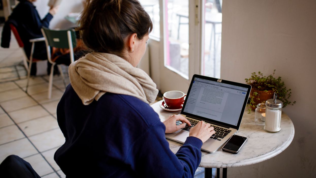 Thermostat wars: Women perform better in warmer offices, new study claims