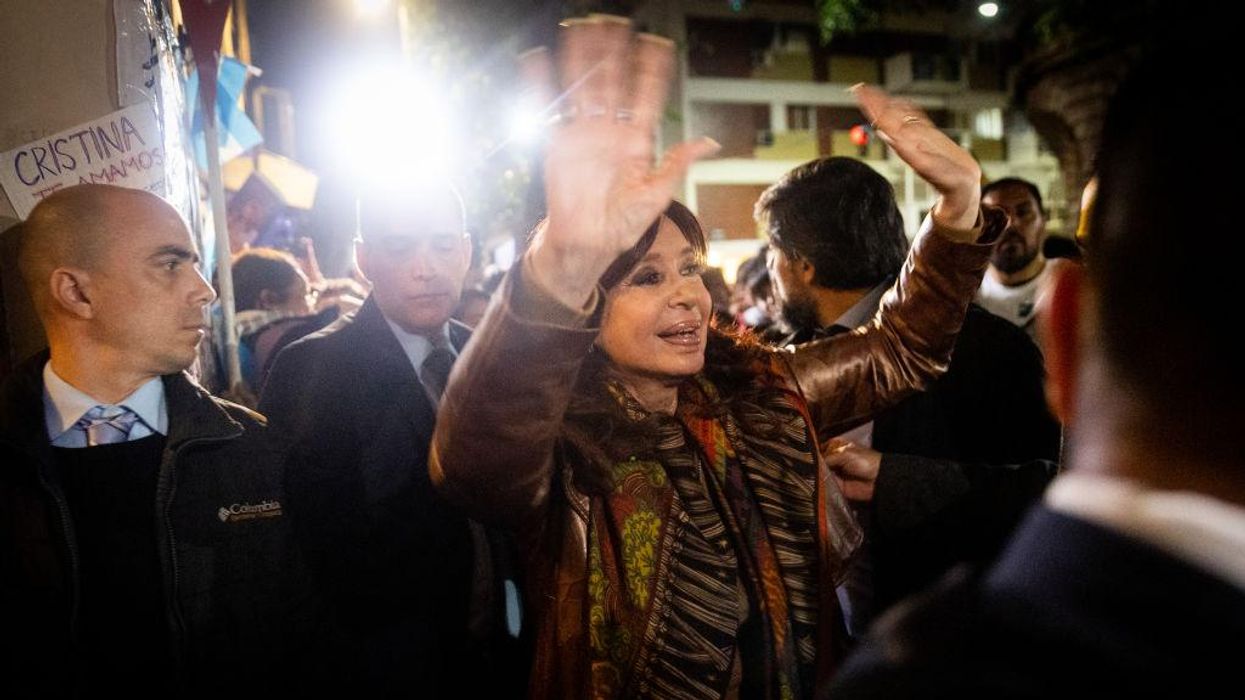 Insane video shows moment would-be assassin points handgun directly in Argentinian vice president's face