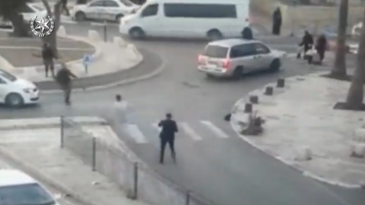 Israeli forces slammed for carrying out ‘field execution’ after shooting Palestinian terrorist. The full video shows a much different story.