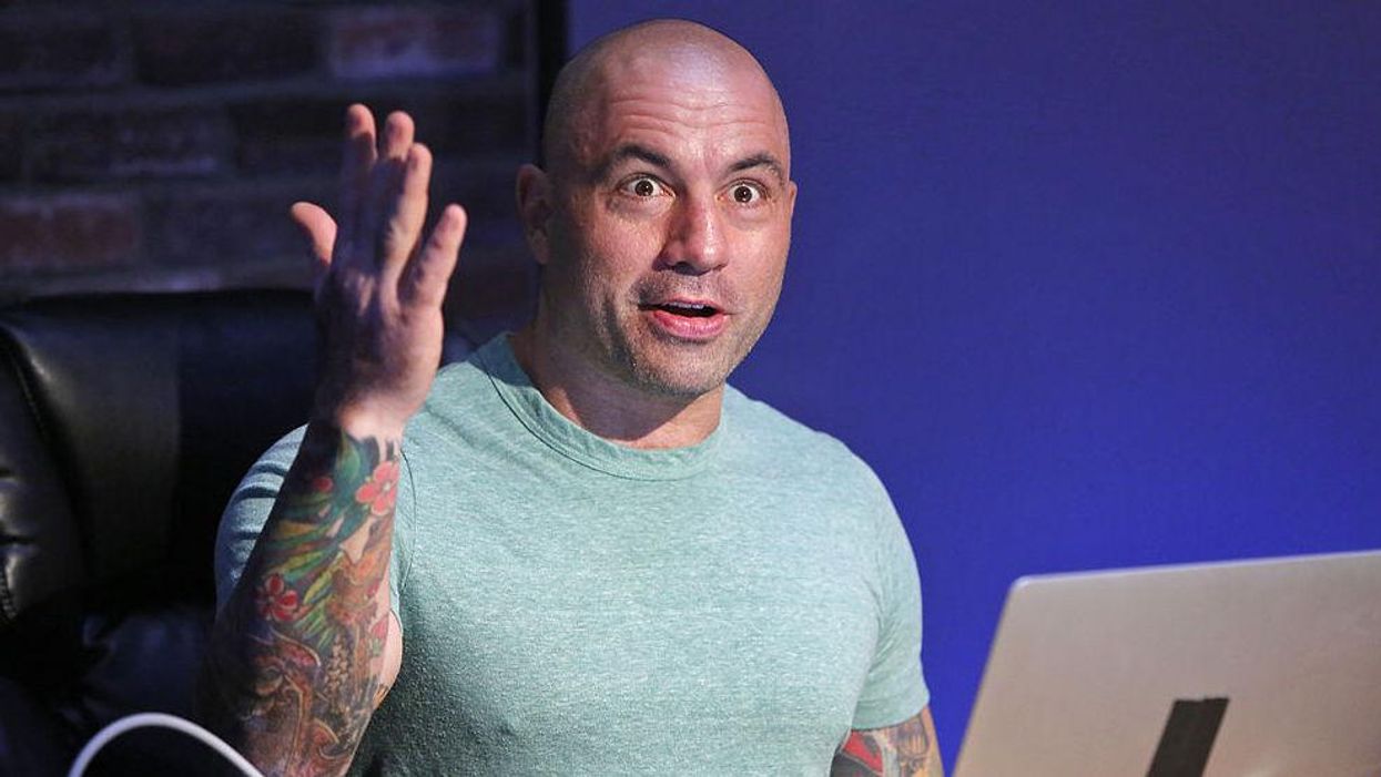Joe Rogan defends Ted Cruz over Cancún controversy: 'Can he make it warm out?'