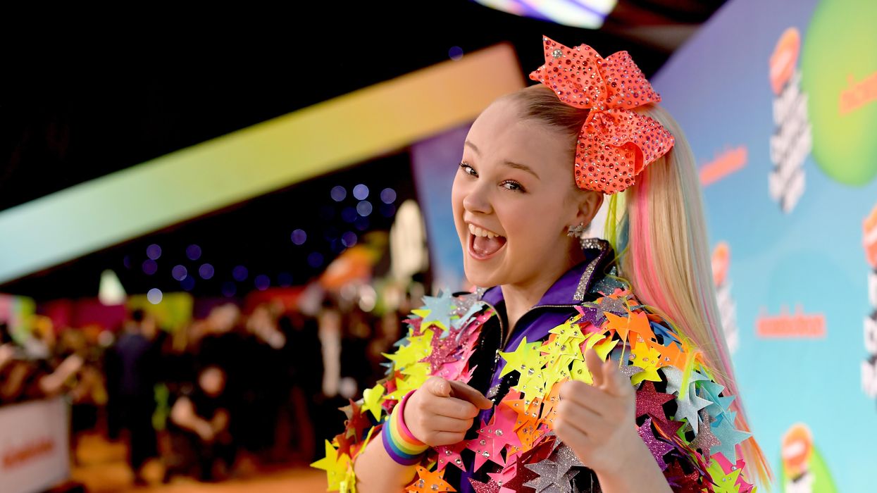 JoJo Siwa makes ‘Dancing with the Stars’ history as she’s paired with a female dancing partner: ‘So excited’ to be ‘dancing with a girl’