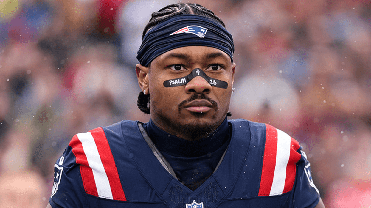Judge scolds accuser of ex-Patriots player who said he smacked and choked her, then offered her $100K