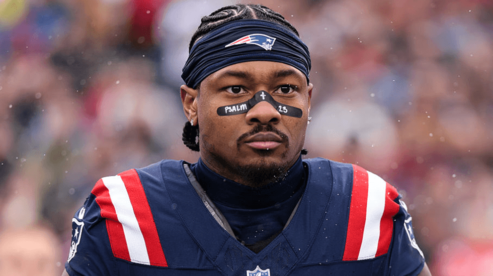 Judge scolds accuser of ex-Patriots player who said he smacked and choked her, then offered her $100K