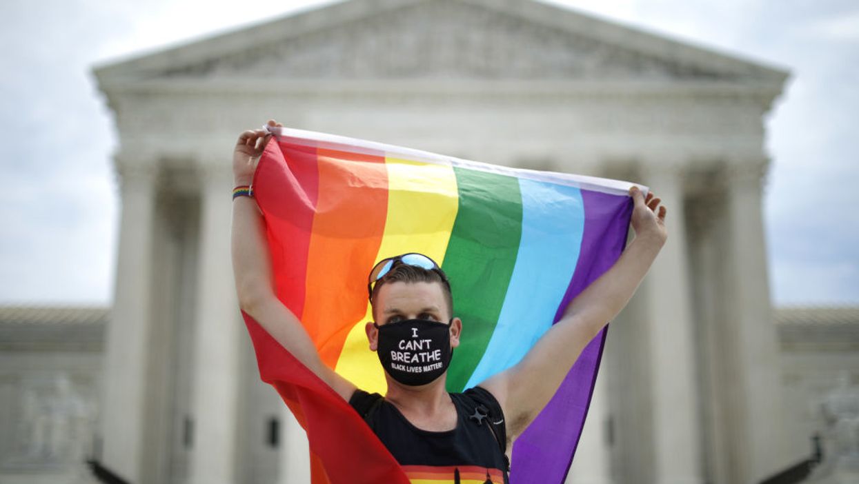 Justices Thomas, Alito stoke liberal fear by suggesting SCOTUS gay marriage ruling could be overturned