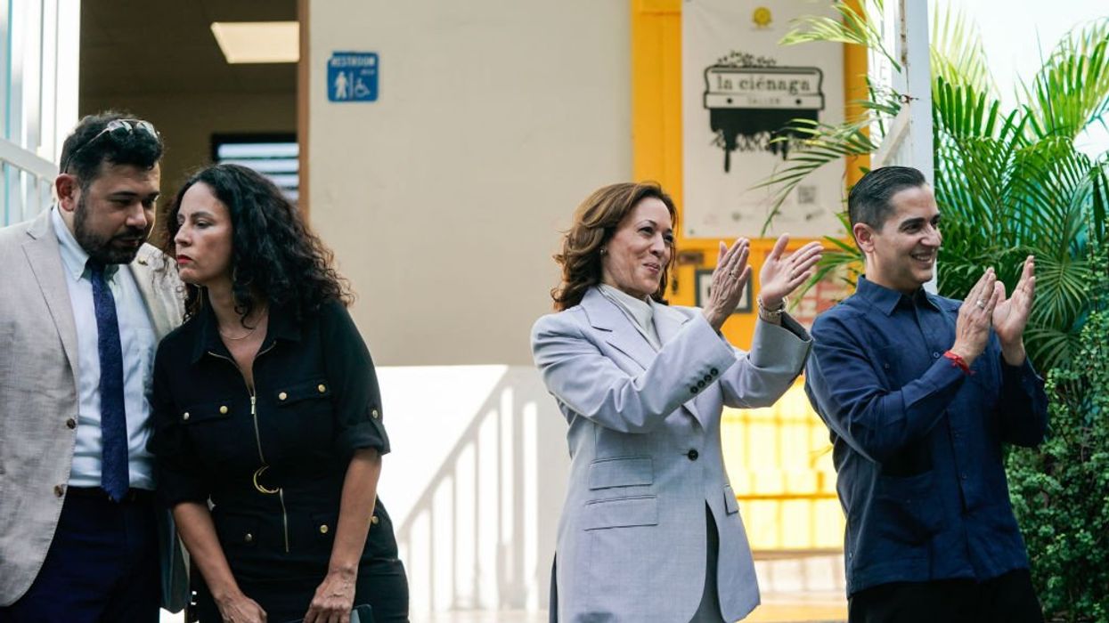 Kamala Harris cluelessly claps along to Puerto Rican song protesting her visit