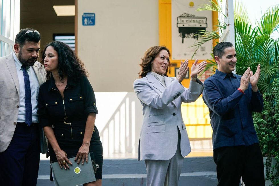 Kamala Harris cluelessly claps along to Puerto Rican song protesting her visit