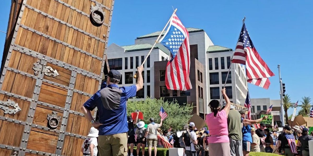Leftist No Kings event in Arizona draws older crowd with patriotic symbols Leftist No Kings event in Arizona draws older crowd with patriotic symbols