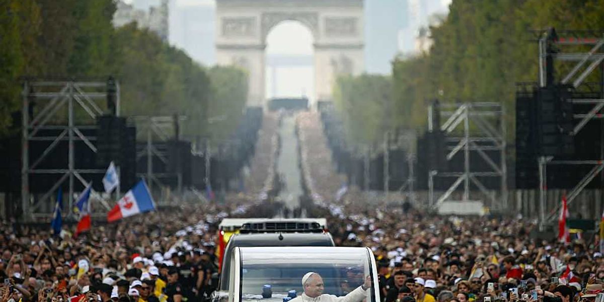 Catholic Revival in France Sparks Concern Among Leftists and Muslims