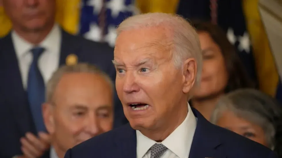 'Locks up like Windows 95': Joe Rogan lays into Biden, underscoring that he's been a punch line for decades