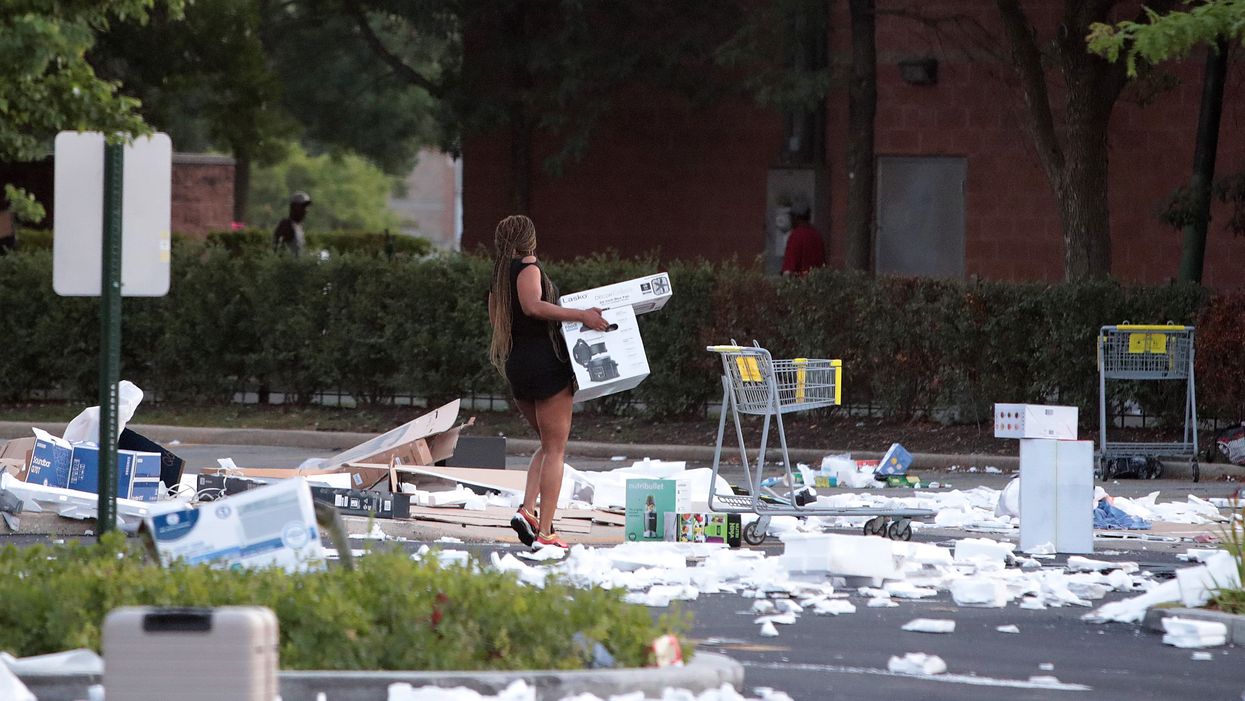 Looters in Chicago