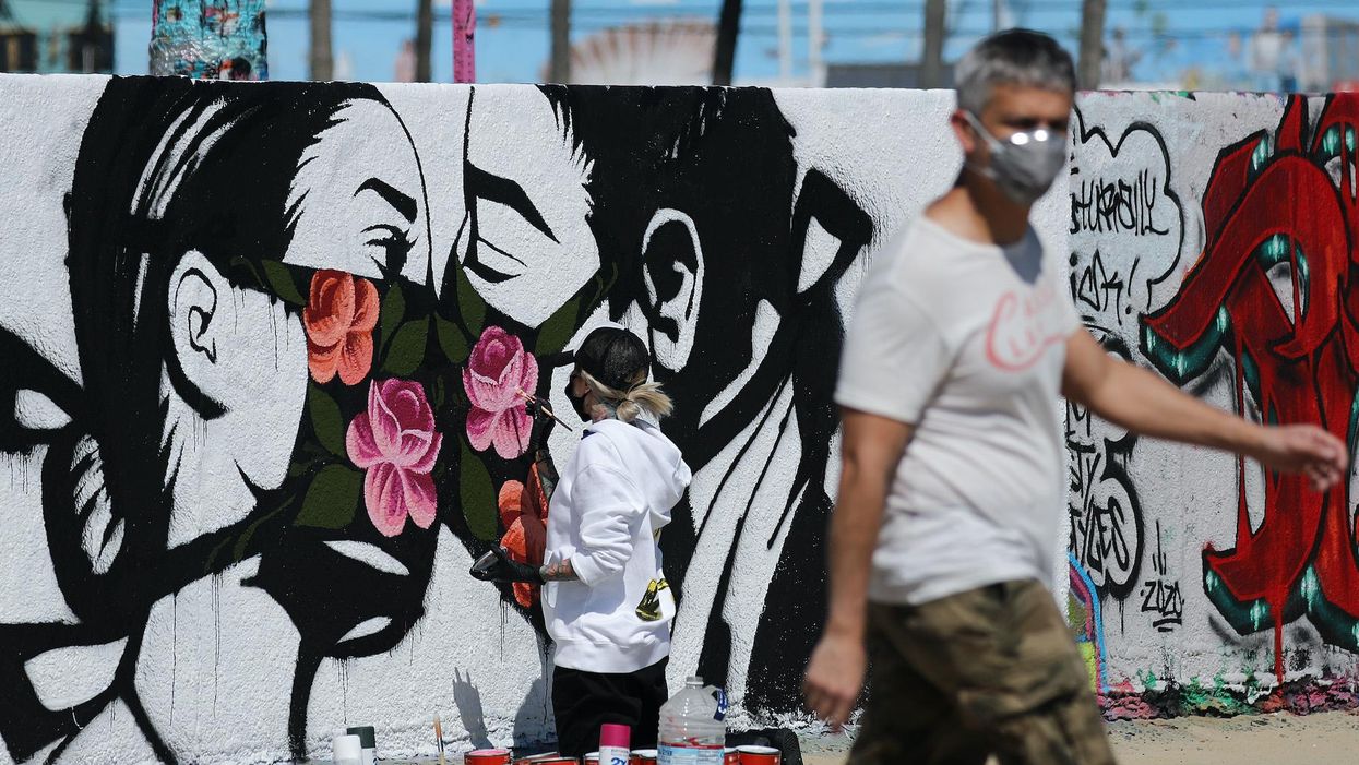 Los Angeles County returns to mandatory mask indoor mandate, even for those who are vaccinated