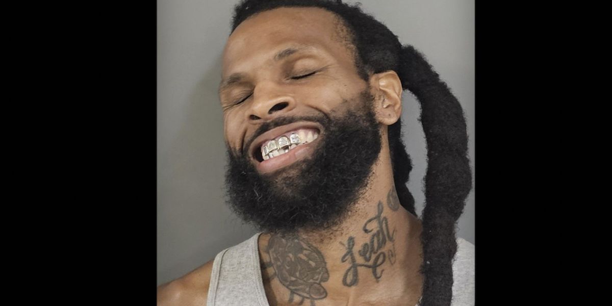 Louisiana man who intentionally dragged officer for 500 feet with his truck is charged with murder after officer dies Louisiana man who intentionally dragged officer for 500 feet with his truck is charged with murder after officer dies