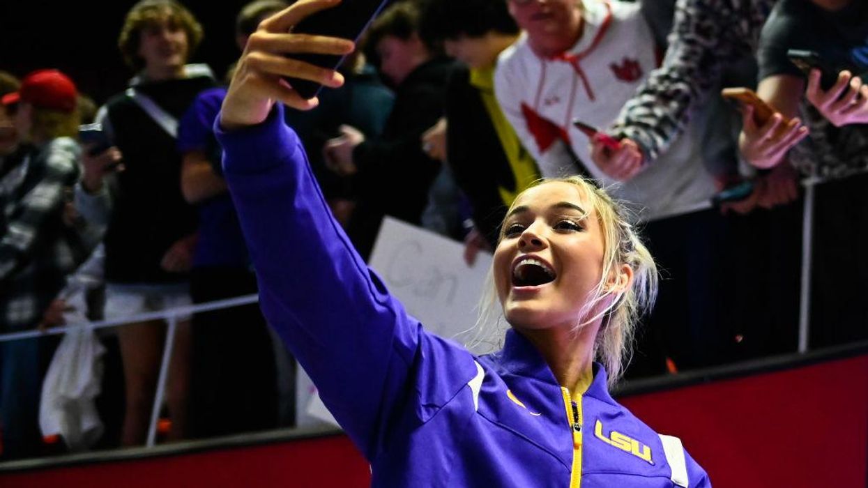 LSU's Olivia Dunne assigned bodyguard after horde of rowdy boys mobs another gymnastics meet