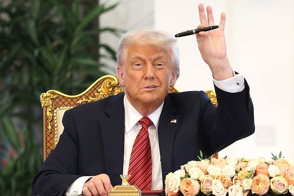 Majority of voters say economy 'STRONG' for the first time in nearly 4 years, now with Trump in charge