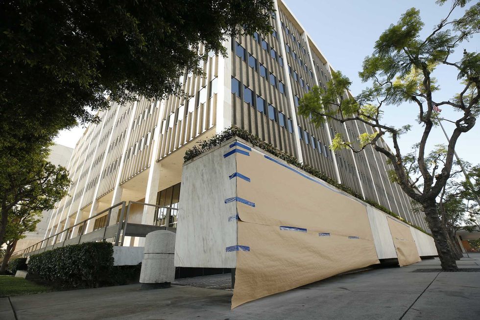 Man flings Molotov cocktails at federal building while yelling 'anti-ICE' comments, feds say