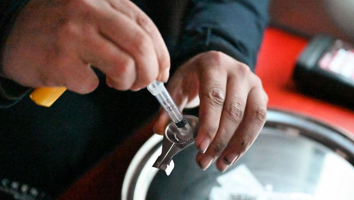 Man sorely regrets injecting penis with cocaine as it turns black and ROTS