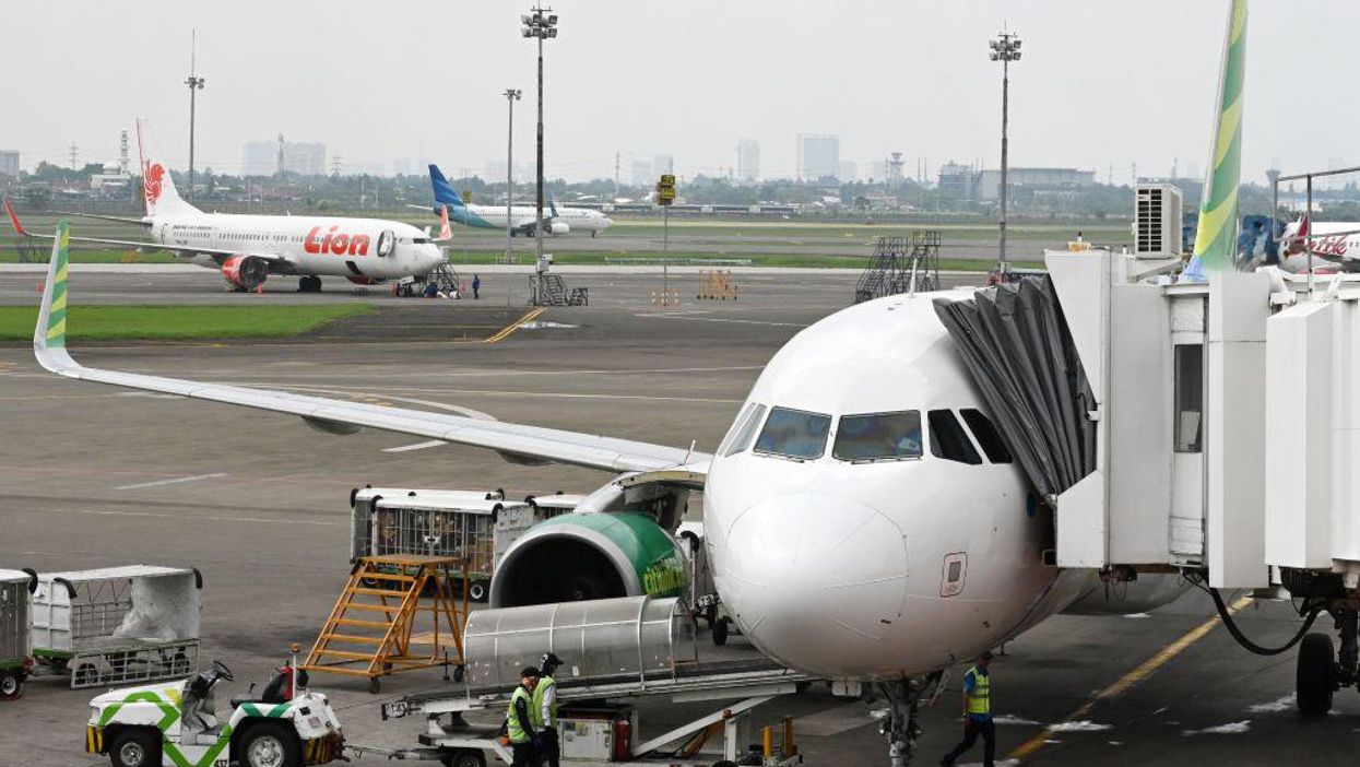 Man with COVID disguises himself as his wife, boards plane, then makes a major mistake mid-flight and gets caught.