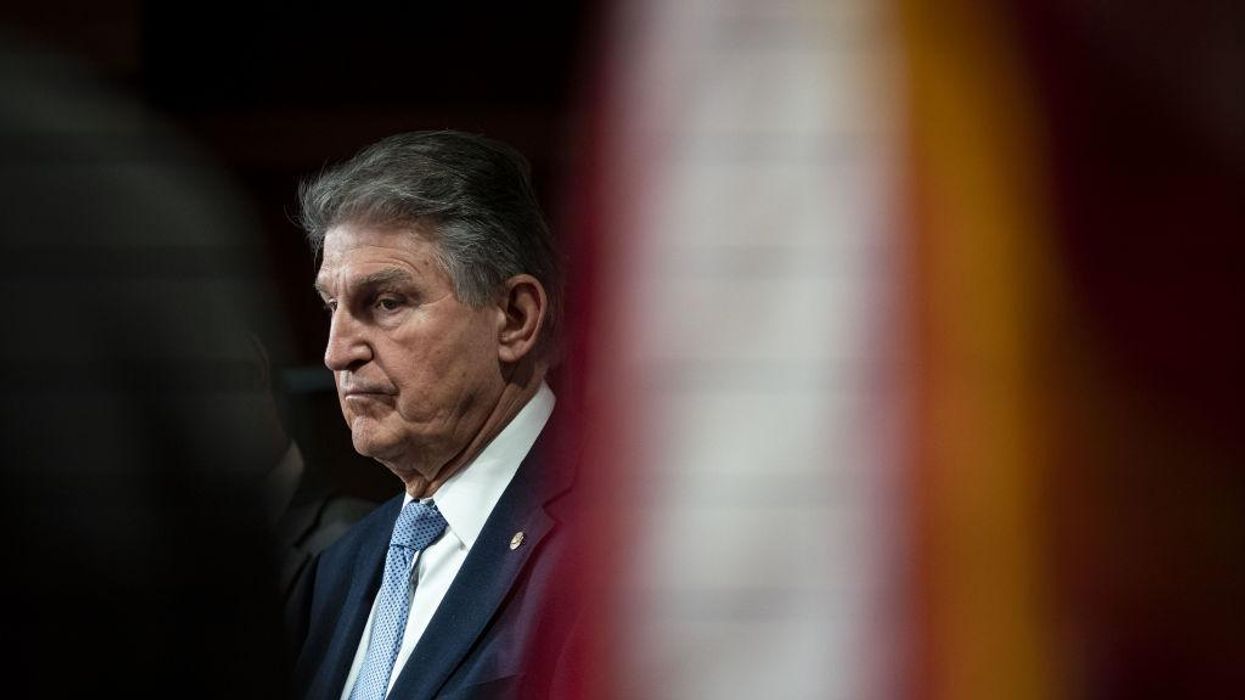 Manchin to support Jackson's SCOTUS nomination, effectively ensuring she will be confirmed