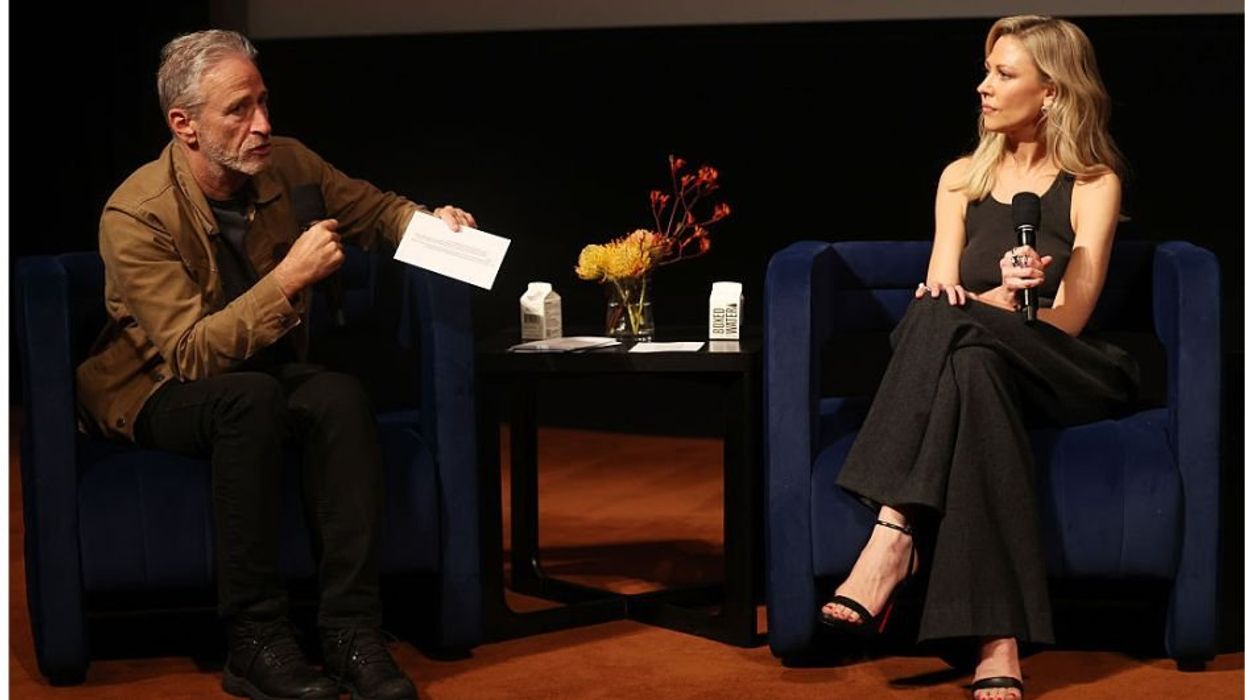 Manspreading Stewart bumps lady co-host from 'Daily Show' chair