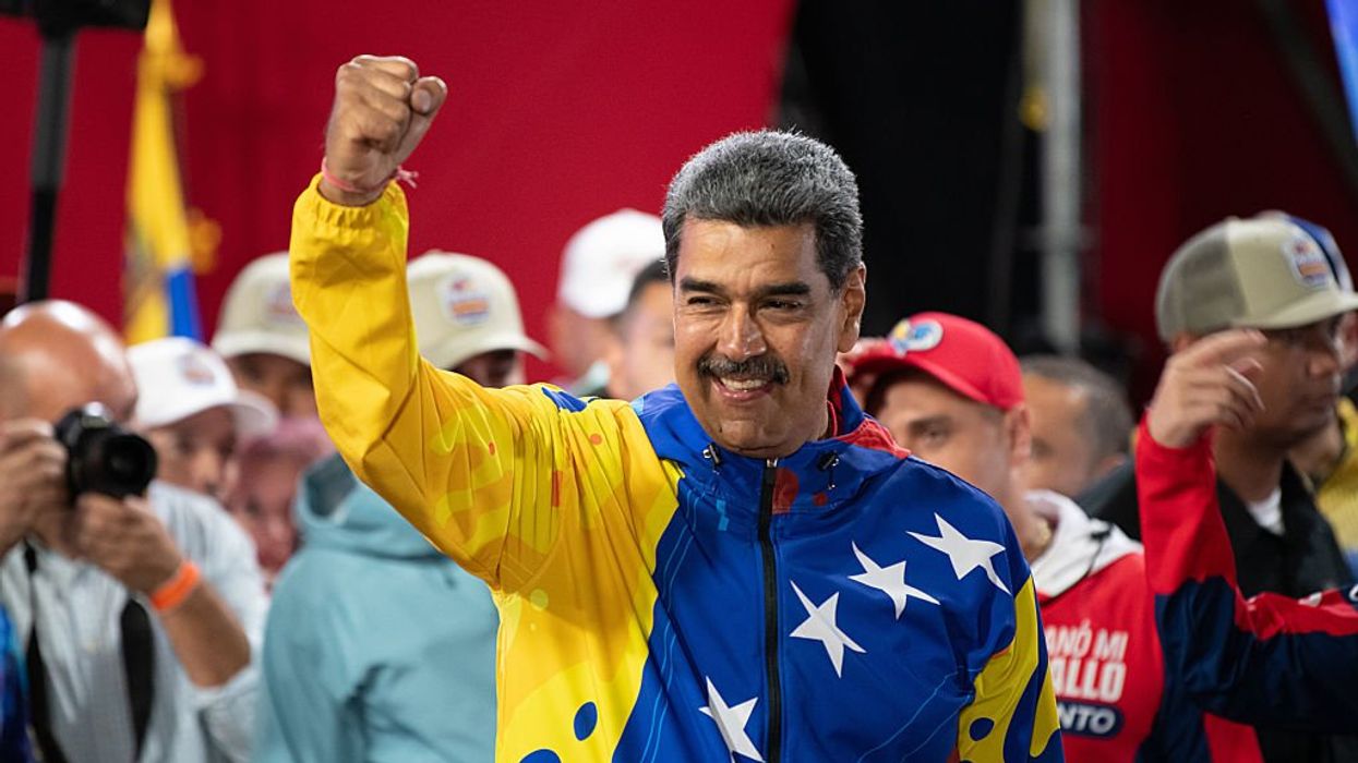 Massive crowd of Venezuelans gather at Colorado mall, fire shots in air, leave trash after Maduro allegedly wins election