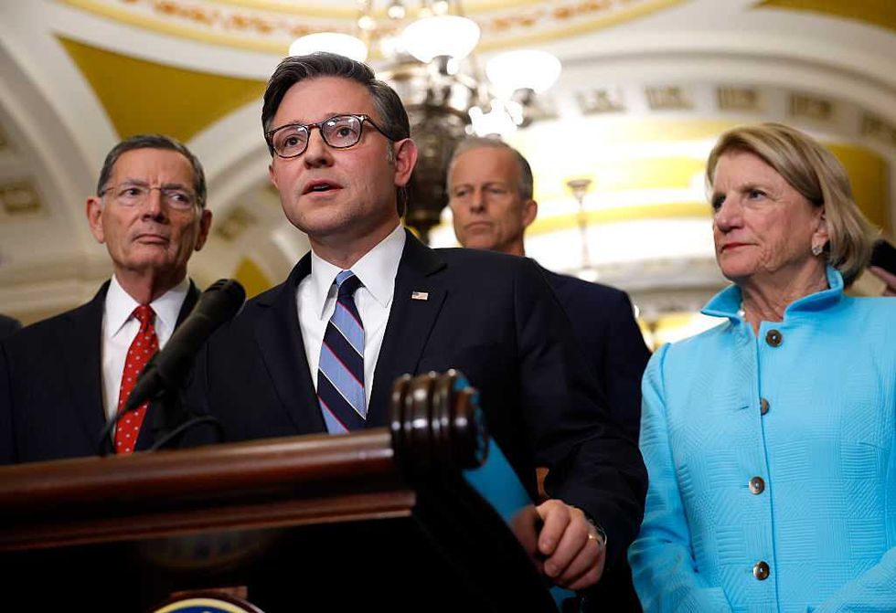 Mike Johnson calls out Schumer for continuing government shutdown