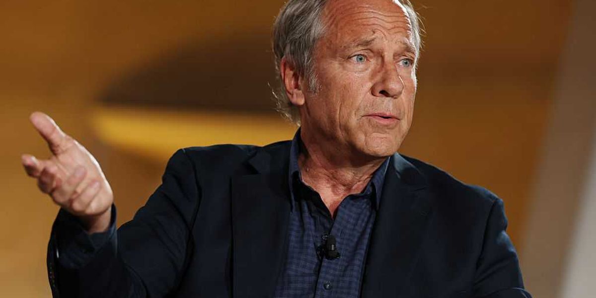Mike Rowe nukes DSA commies, then takes a moment to bask in the fallout