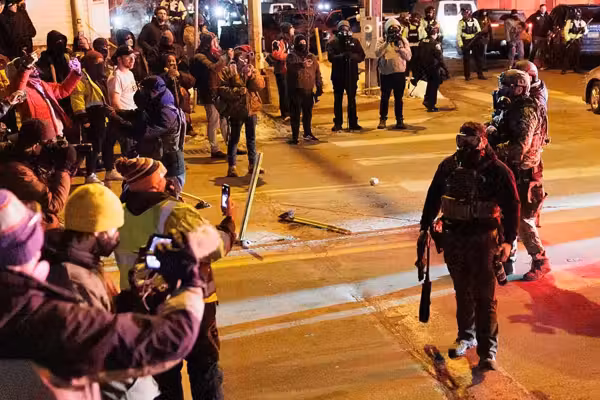 Minneapolis chaos escalates: Federal prison guards in riot gear block hateful mob after another ICE shooting