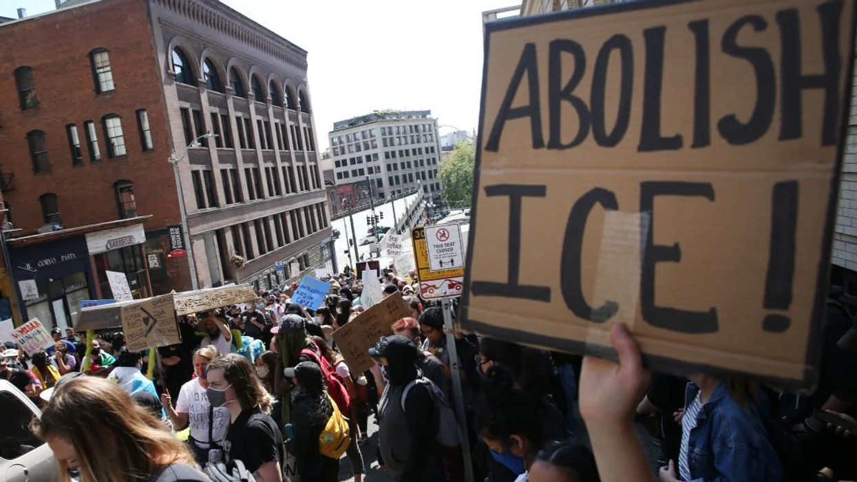 Minneapolis mayhem: Leftist mob hurls objects, shoves federal agents amid growing anti-ICE violence