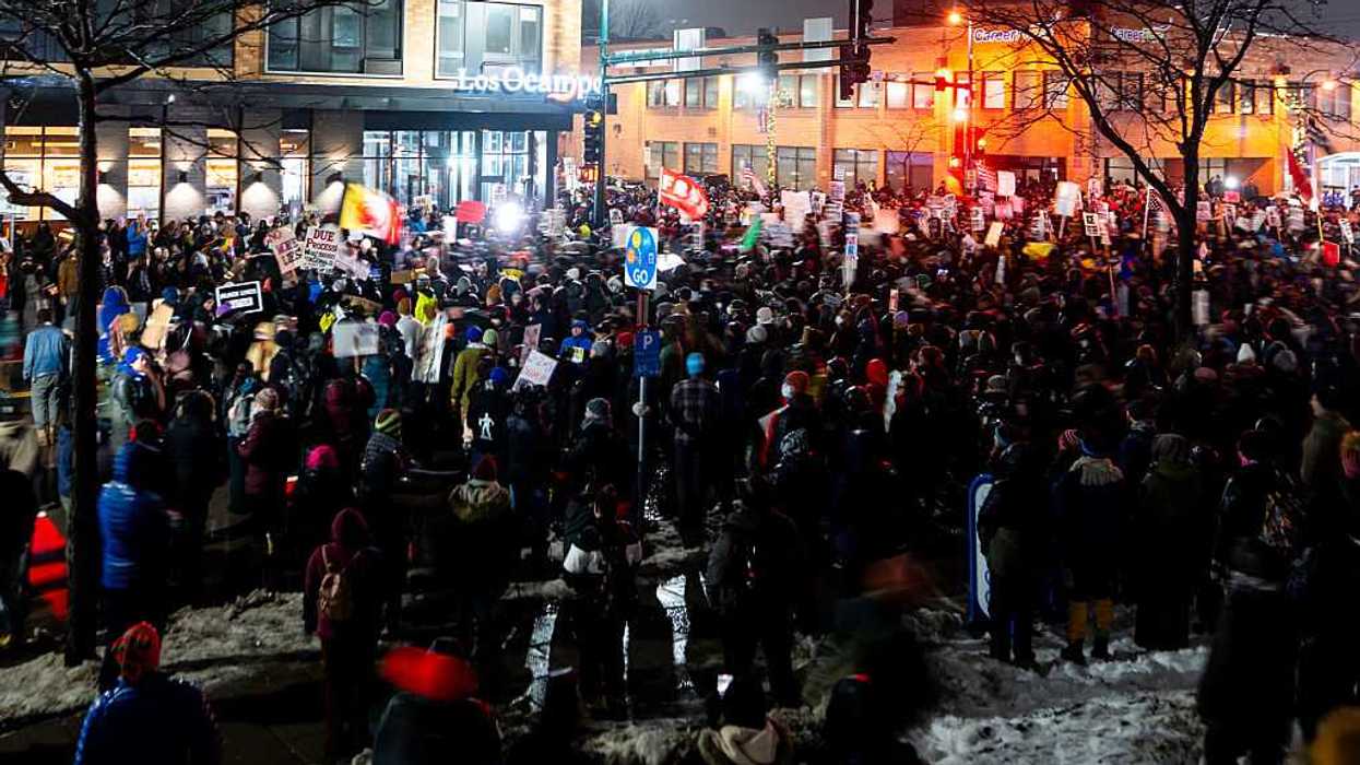 Minnesota police crack down on anti-ICE protesters, multiple arrests outside hotel