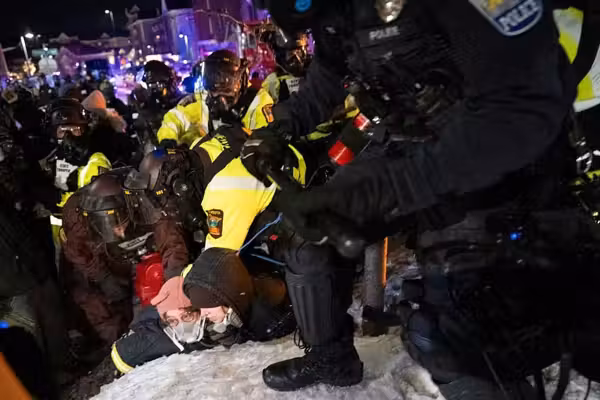 Minnesota police FINALLY fight back: Cops hit violent anti-ICE mob with tear gas, arrests outside hotel supposedly housing feds