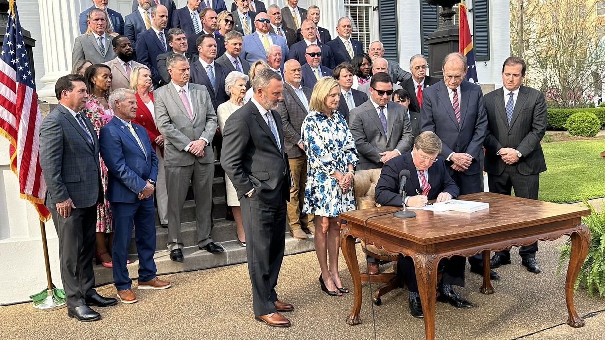 Mississippi phasing out income tax, reducing tax on grocery sales