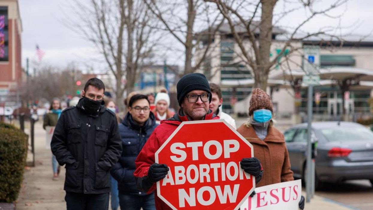 Missouri legislation bans helping women obtain abortions in other states