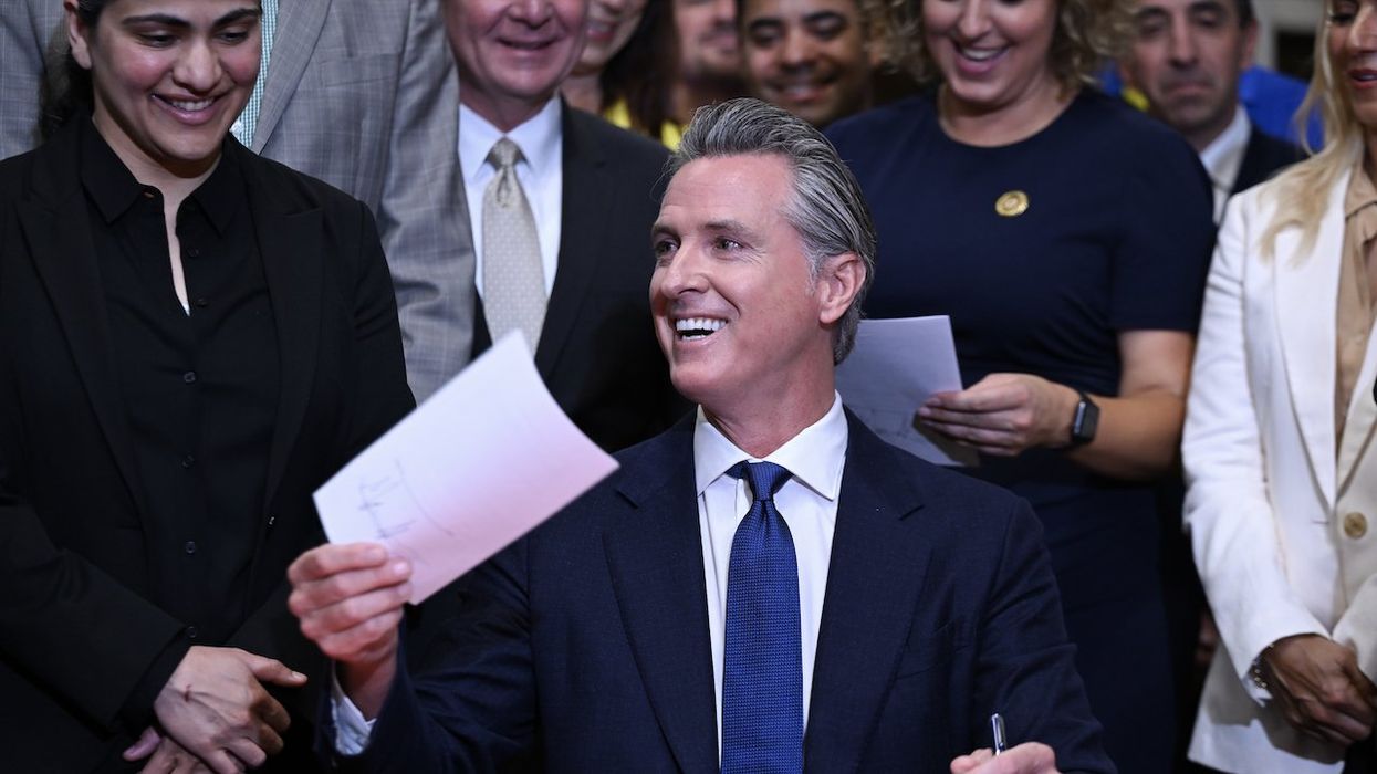 Mob pulls off 3 smash-and-grab robberies in 20 minutes at LA 7-Elevens — on same day Newsom signs bills fighting same crimes